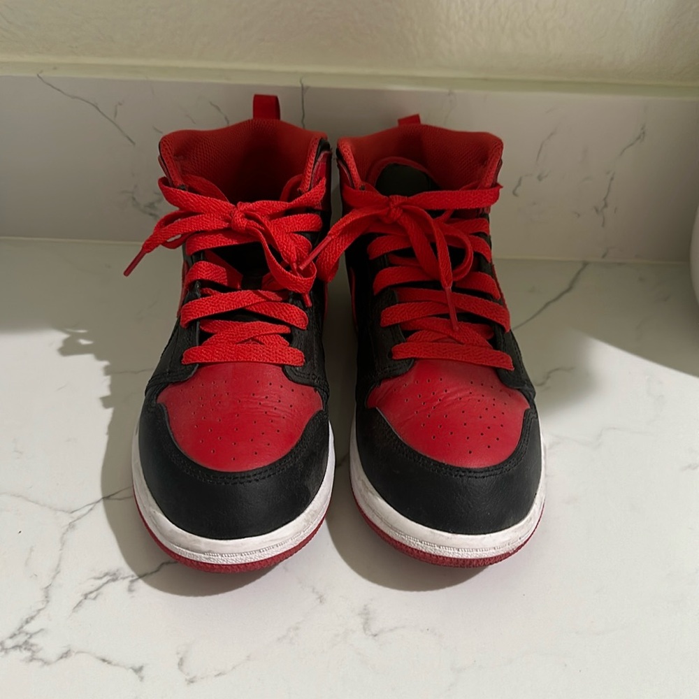Jordan 1 Mid
Banned (2020)